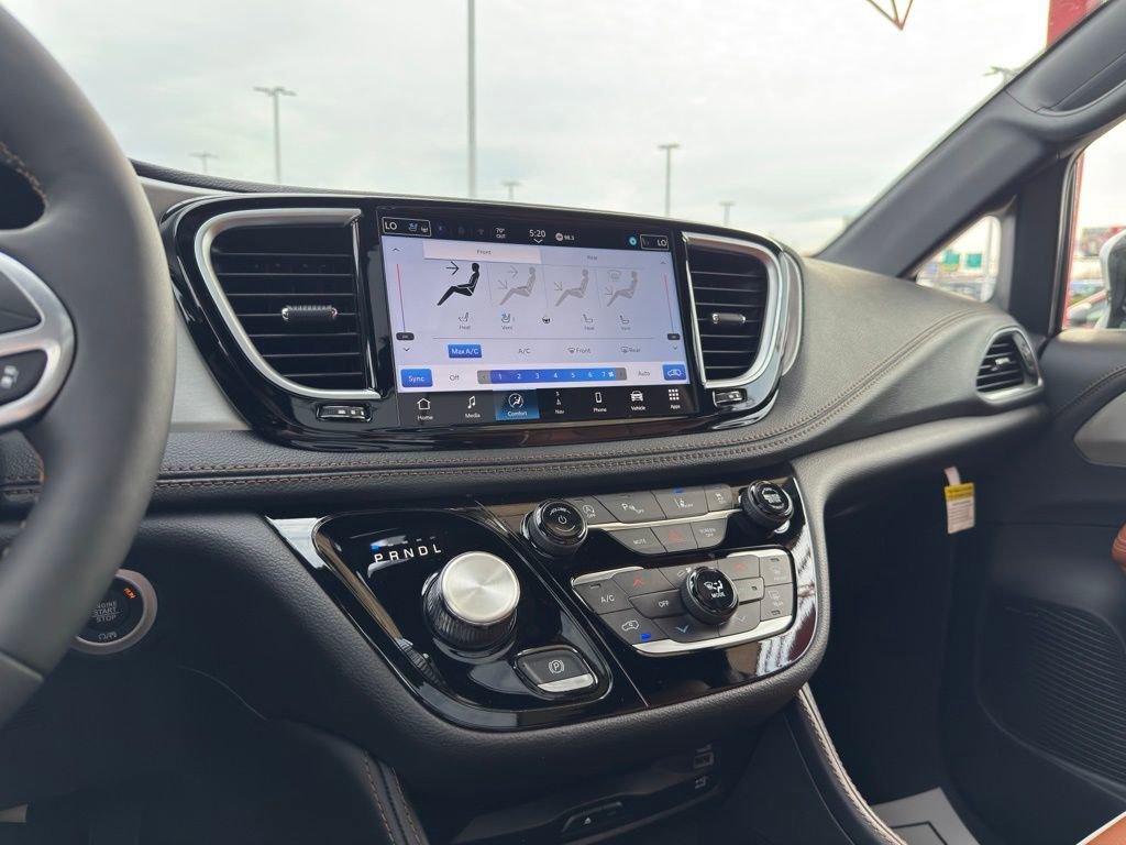 New 2026 Chrysler Pacifica Pinnacle image 24