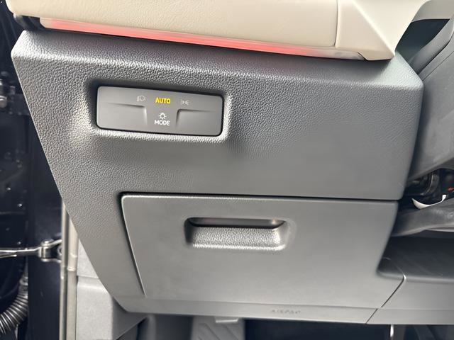 New 2025 Volkswagen Tiguan SE image 8