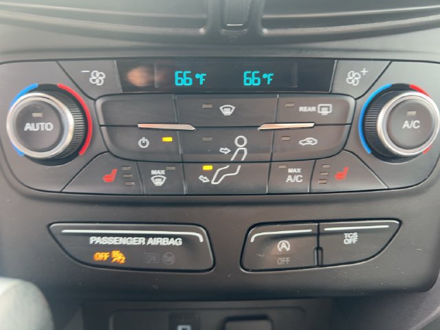 Used 2017 Ford Escape SE AWD/4WD image 2