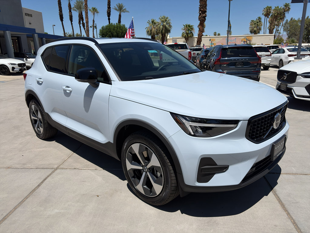 New 2026 Volvo XC40 B5 Core AWD/4WD image 1