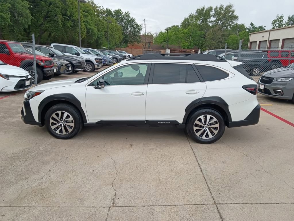 Used 2025 Subaru Outback Premium image 4