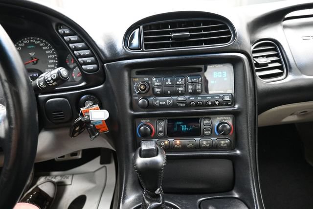 Used 2004 Chevrolet Corvette Coupe RWD image 10
