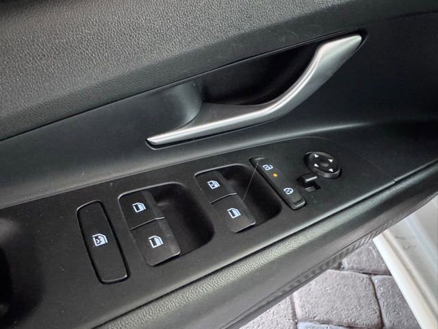 Used 2024 Hyundai Elantra Limited image 11