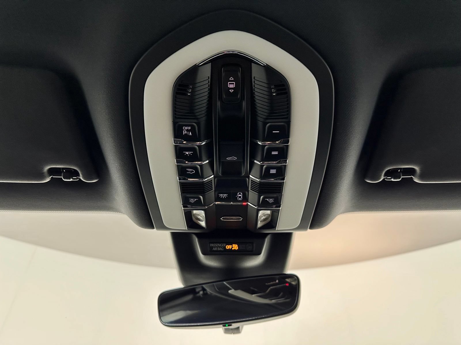 Used 2022 Porsche Macan AWD/4WD image 38