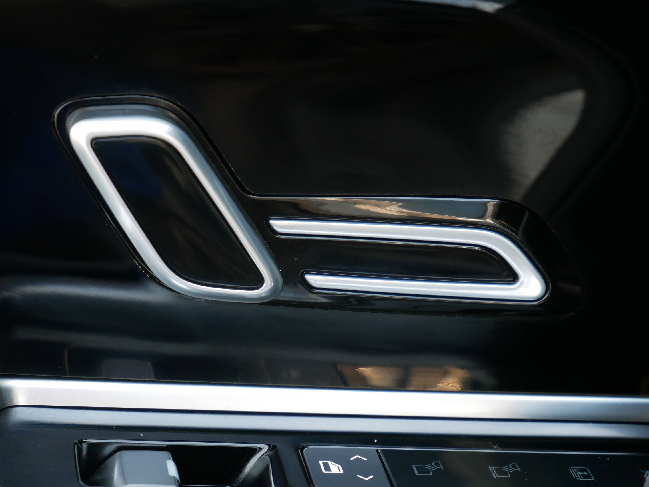 Used 2023 Land Rover Range Rover SE image 18