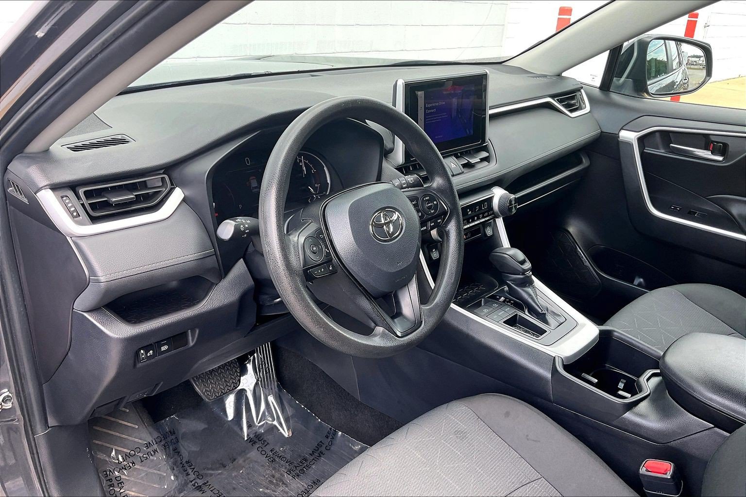 Used 2024 Toyota RAV4 XLE FWD image 18