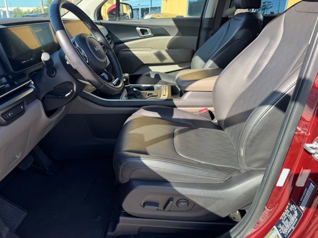 Used 2025 Kia Carnival FWD image 18