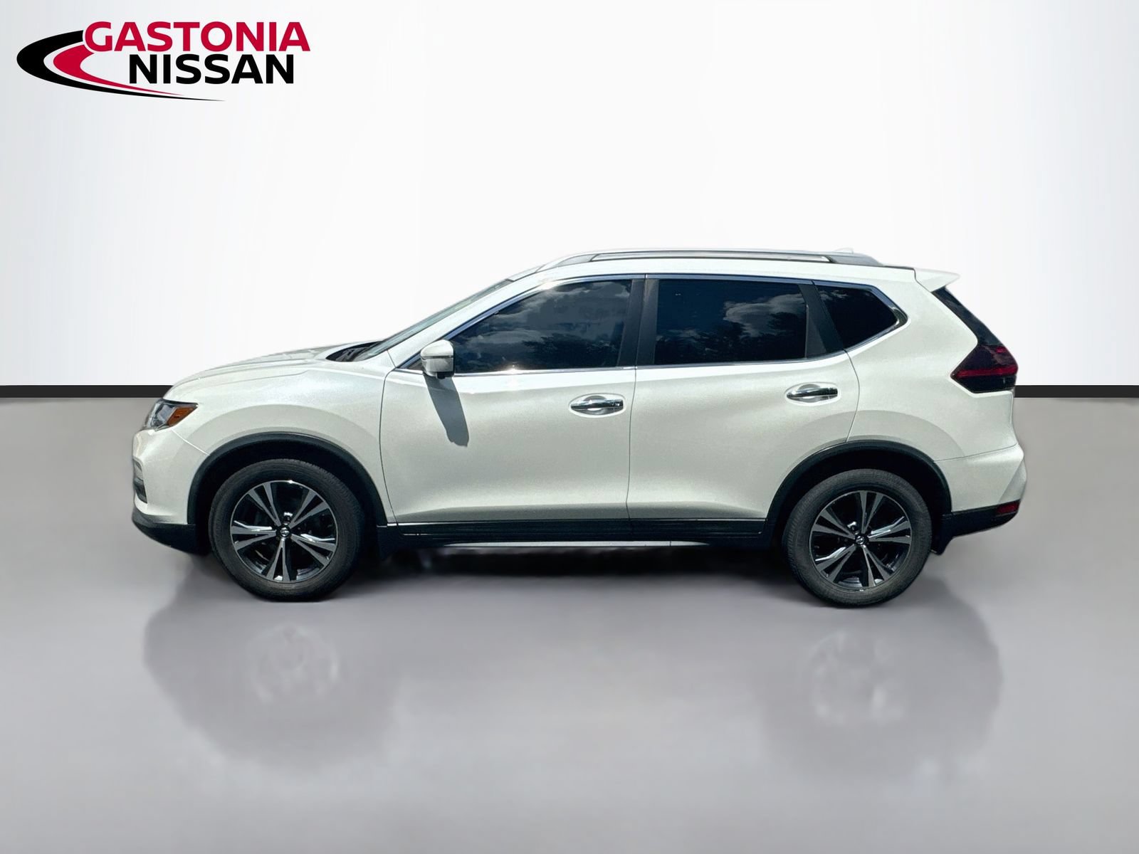 Used 2019 Nissan Rogue SV w/ Premium Package FWD image 5