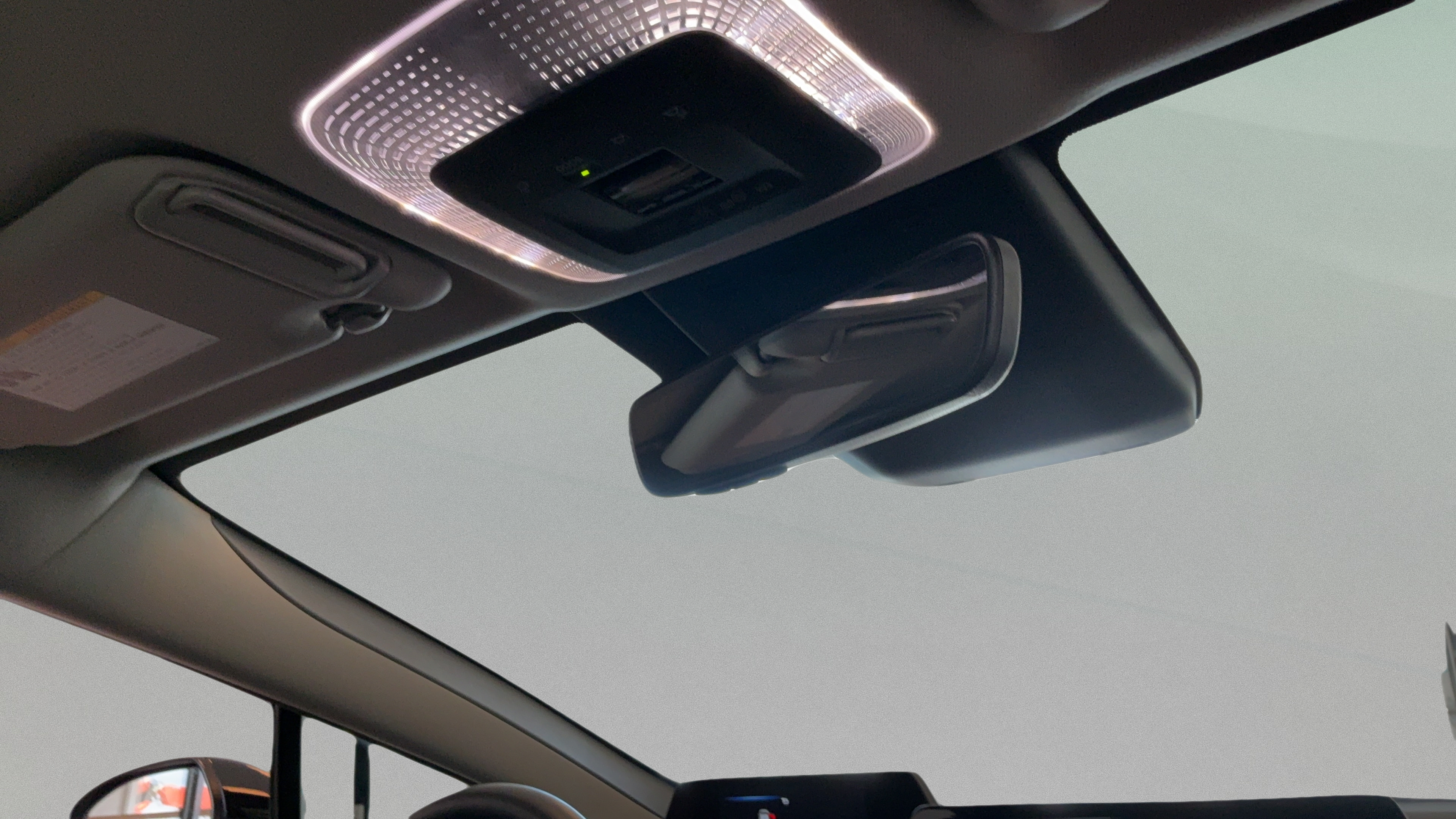 Certified 2025 Toyota Prius XLE FWD image 39