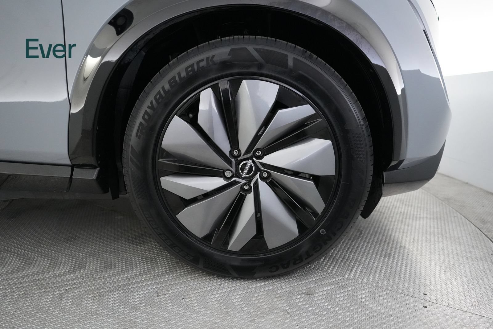 Used 2023 Nissan Ariya FWD image 20
