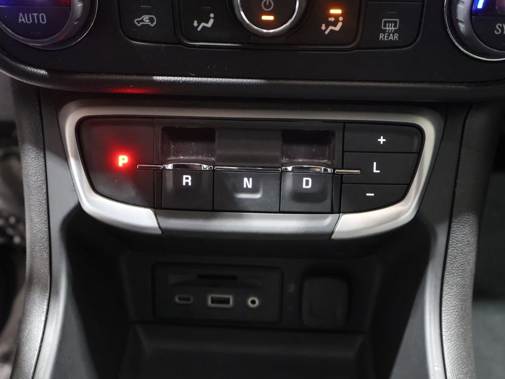 Used 2024 GMC Terrain SLT AWD/4WD image 32