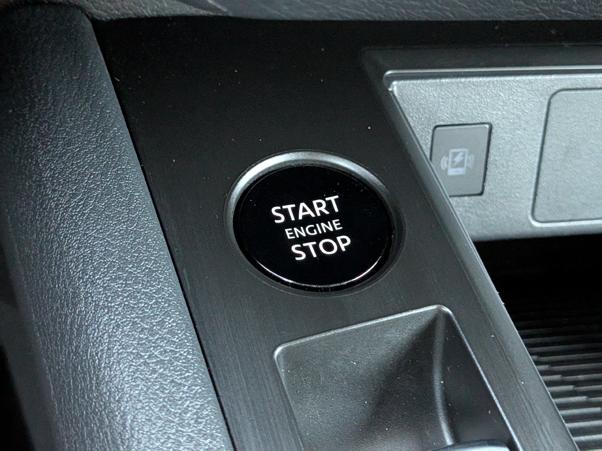 Used 2025 Nissan Kicks SV FWD image 27