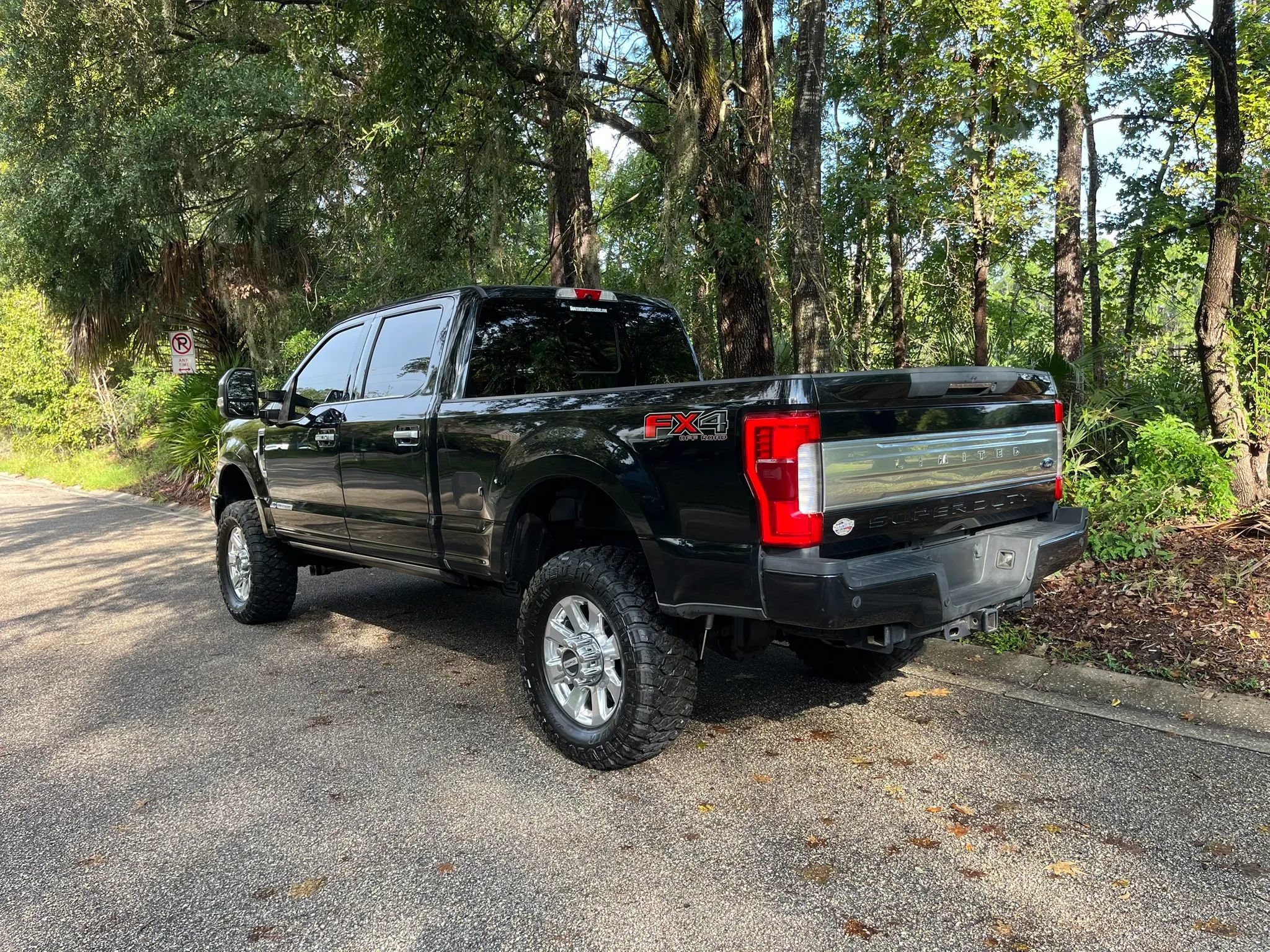 Used 2019 Ford F350 Limited AWD/4WD image 9