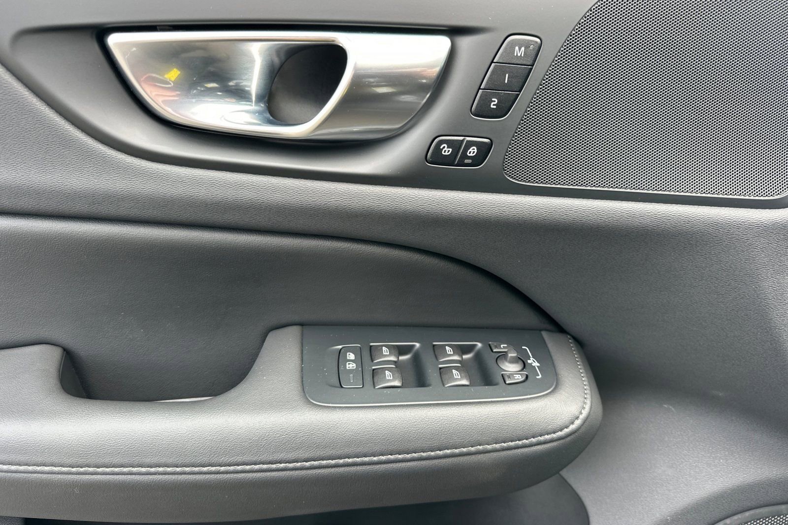 Used 2025 Volvo V60 B5 Cross Country Plus image 10