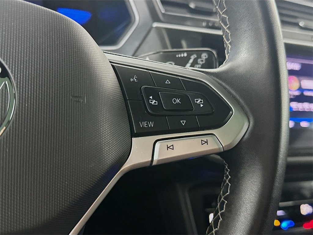 Used 2023 Volkswagen Tiguan SE R-Line image 26