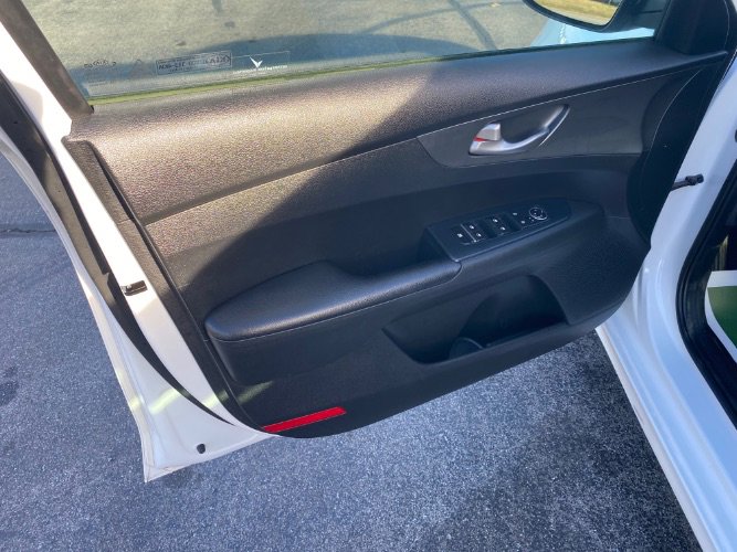 Used 2021 Kia Forte LXS image 12