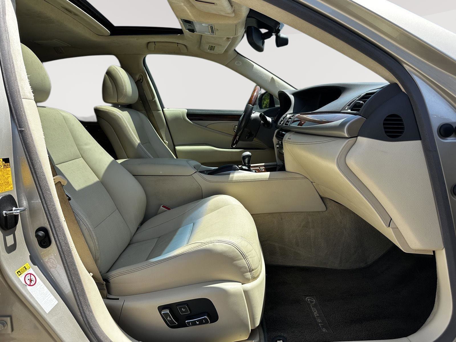 Used 2013 Lexus LS 460 w/ Comfort Pkg RWD image 28