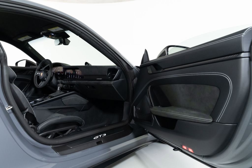 Used 2025 Porsche 911 GT3 w/ Weissach Package RWD image 28