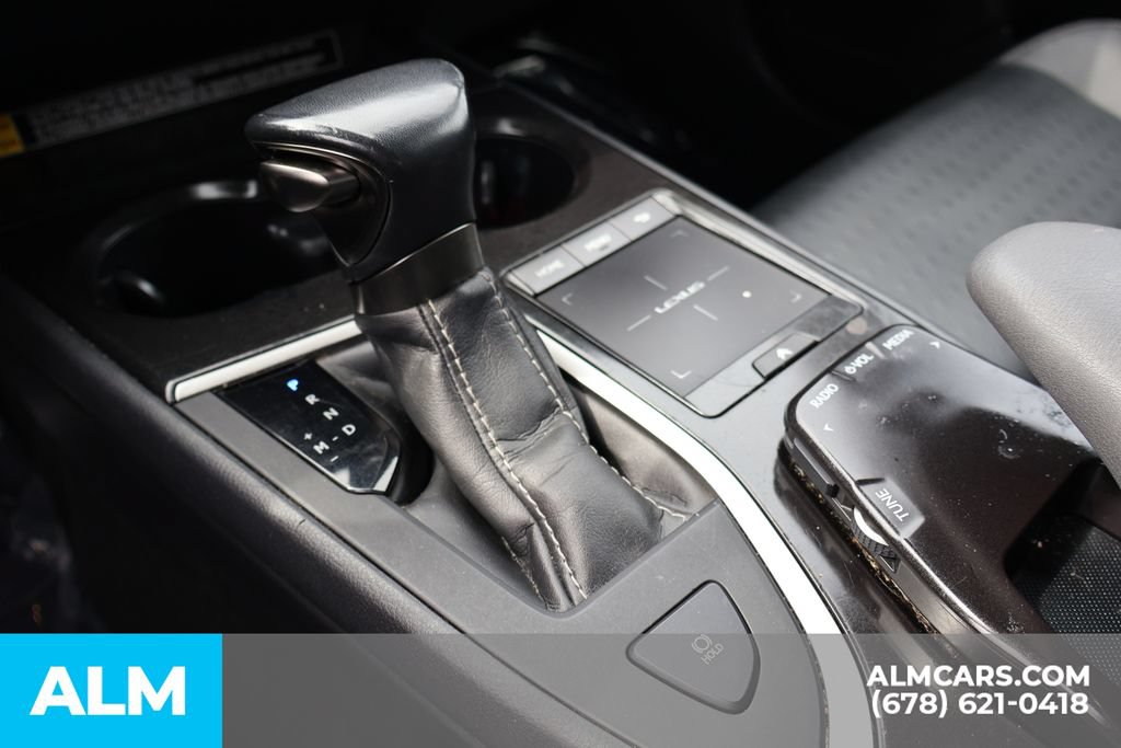 Used 2021 Lexus UX 200 w/ Accessory Package (Z2) FWD image 28