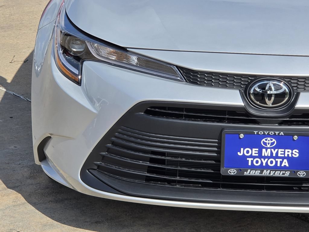 Used 2026 Toyota Corolla LE FWD image 5
