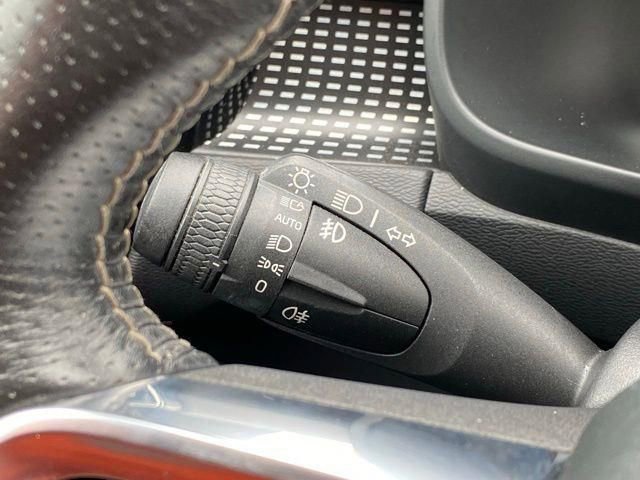 Used 2021 Volvo XC40 T5 R-Design w/ Advanced Package image 41