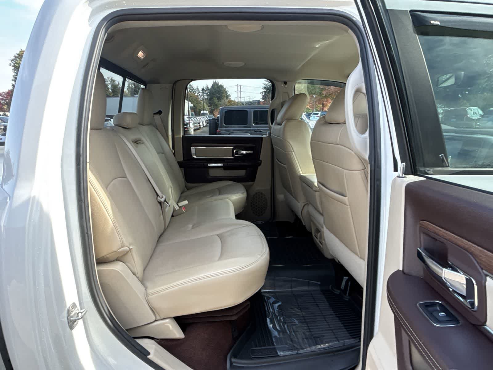 Used 2014 RAM 3500 Laramie w/ Convenience Group AWD/4WD image 10