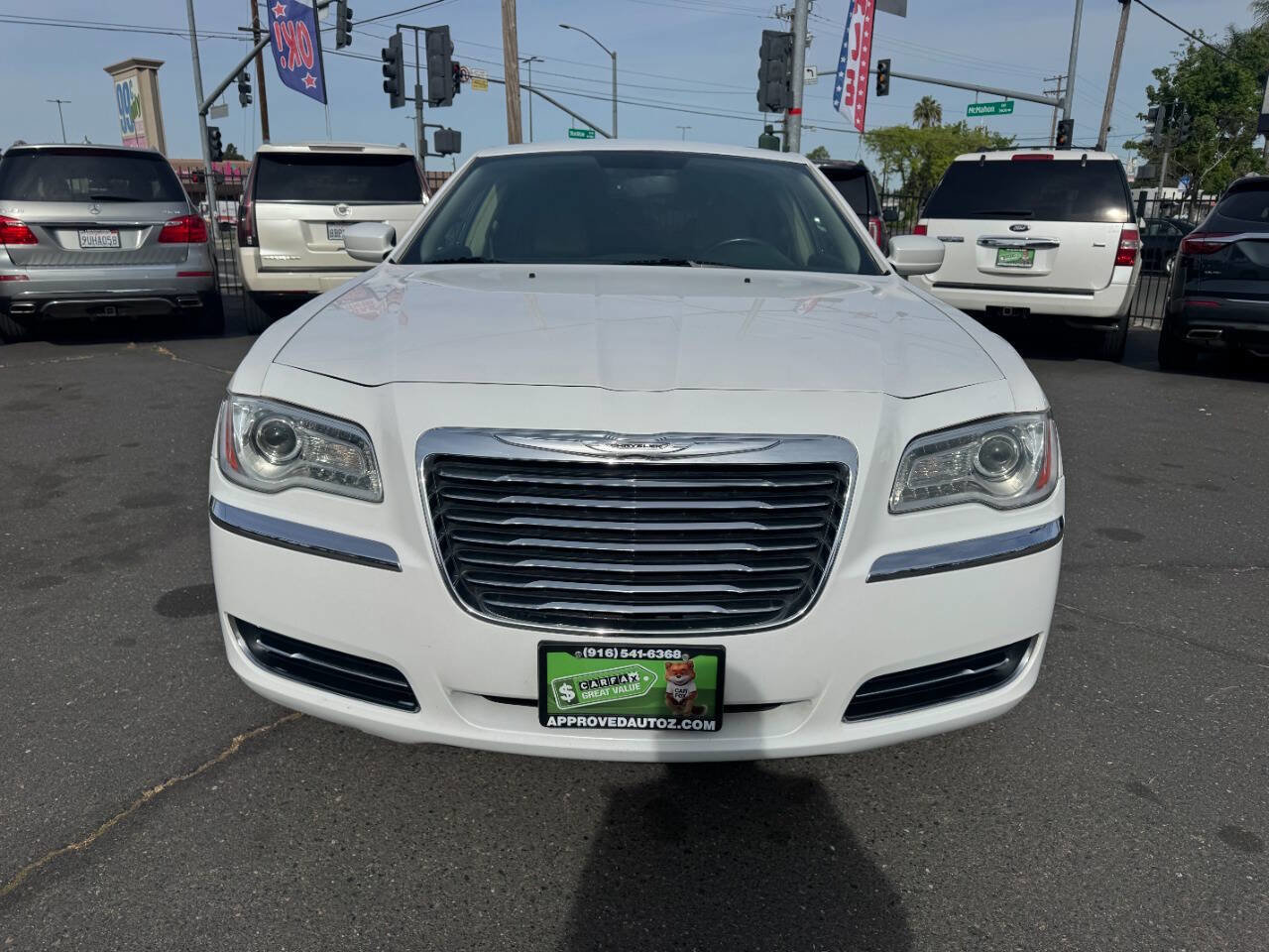 Used 2011 Chrysler 300 RWD image 3