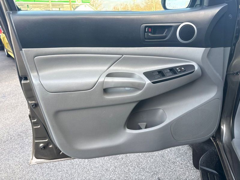 Used 2014 Toyota Tacoma 4x4 Double Cab image 9