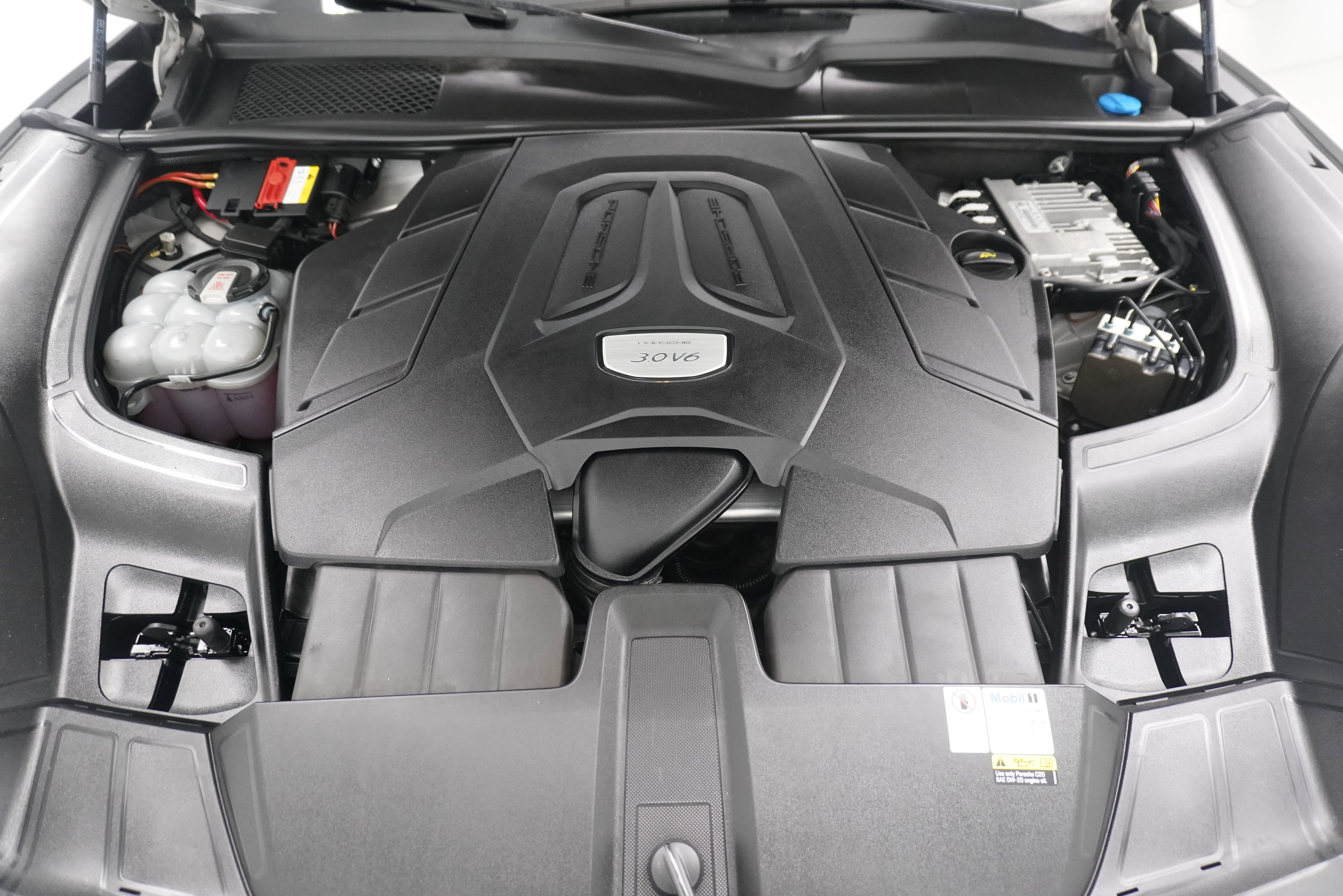 Used 2022 Porsche Cayenne Coupe AWD/4WD image 36