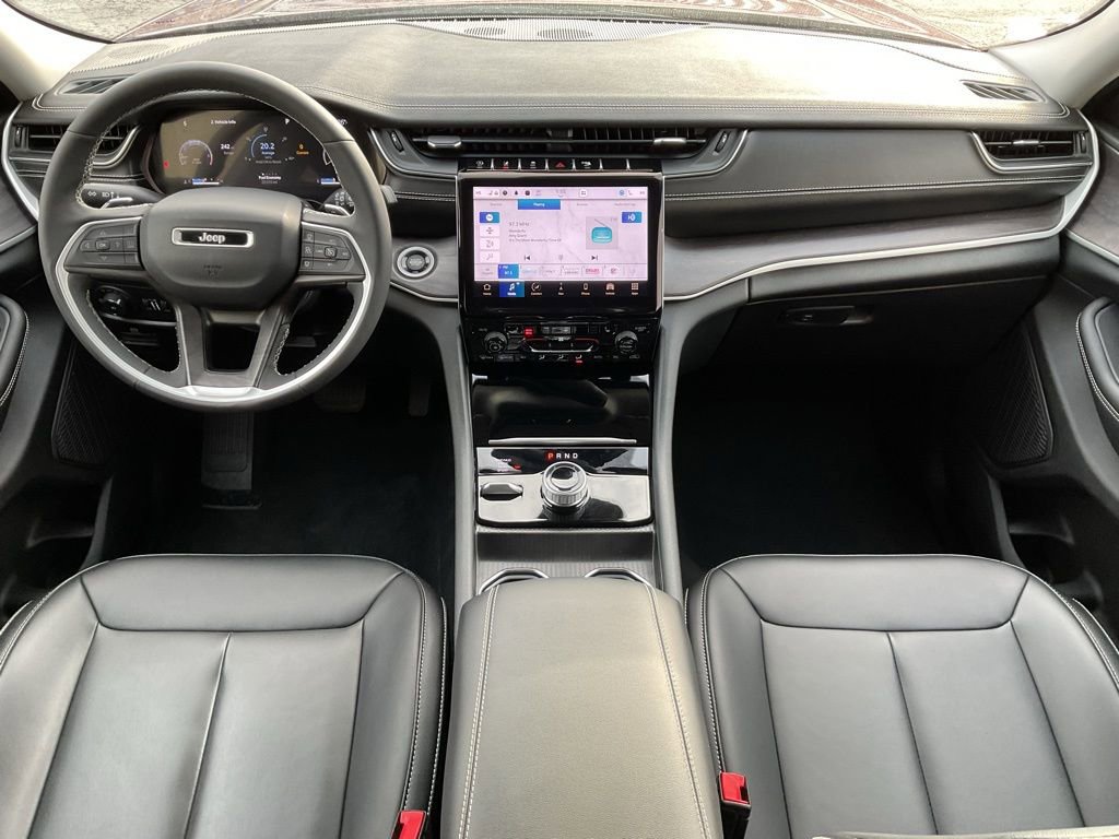 Used 2024 Jeep Grand Cherokee Limited image 16