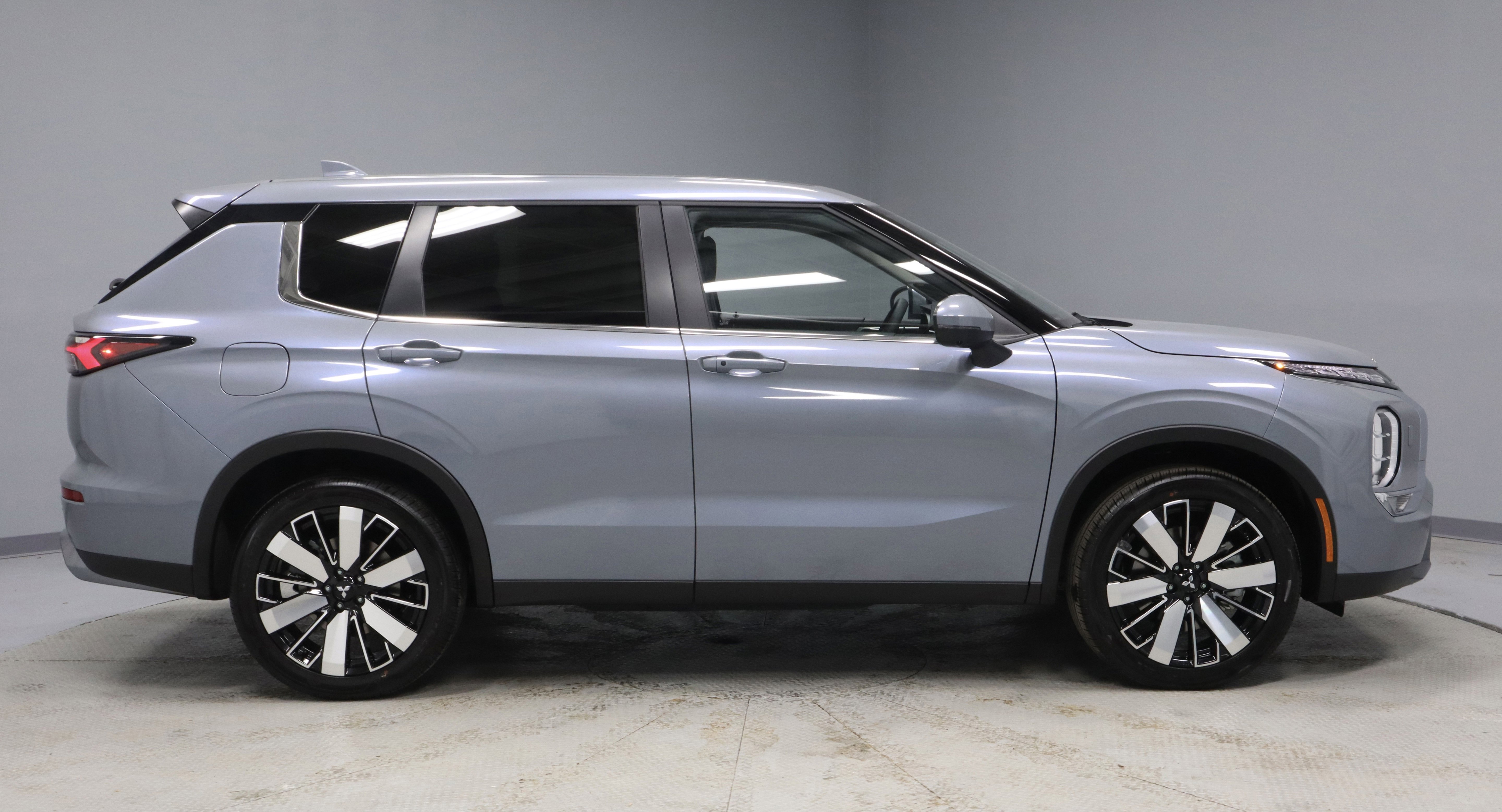 New 2026 Mitsubishi Outlander SE image 1