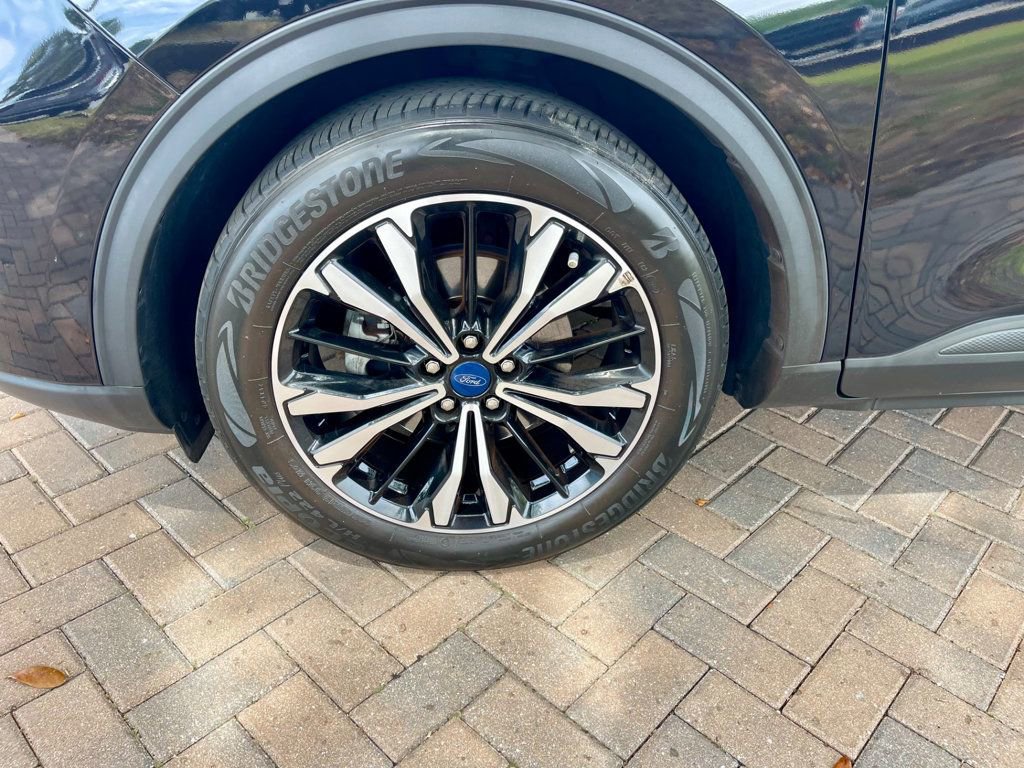 Used 2022 Ford Escape SE w/ SE Sport Appearance Package FWD image 10