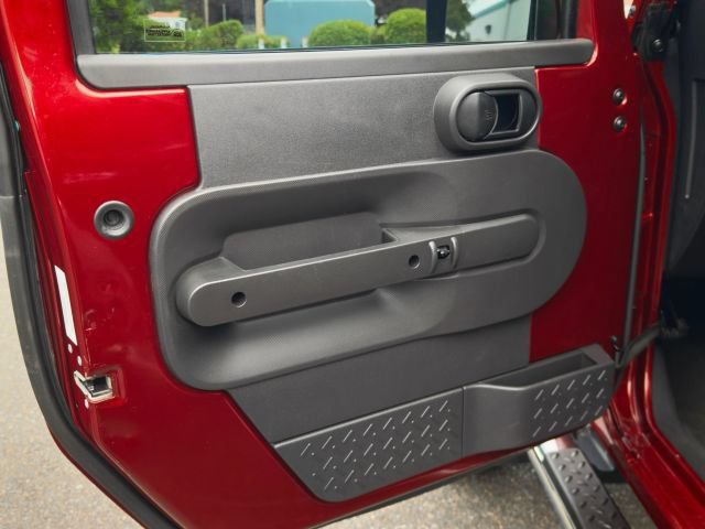 Used 2009 Jeep Wrangler Unlimited Sahara w/ Trailer Tow Group AWD/4WD image 12