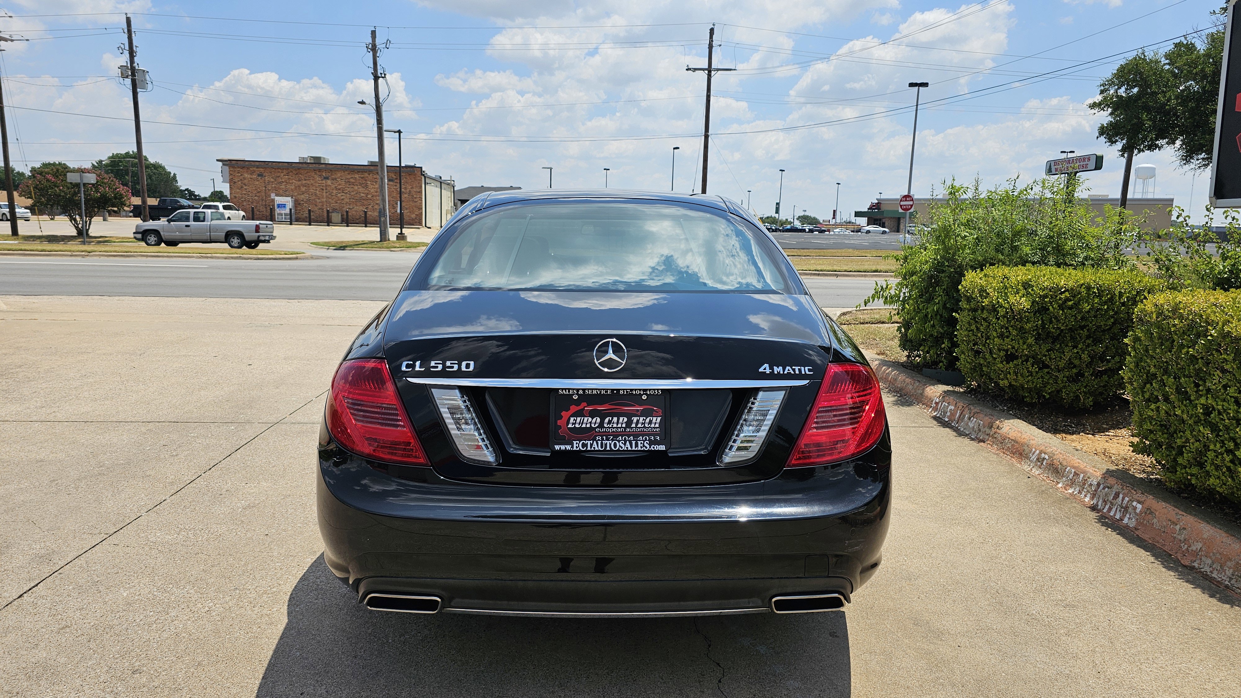 Used 2012 Mercedes-Benz CL 550 4MATIC w/ Sport Pkg image 4