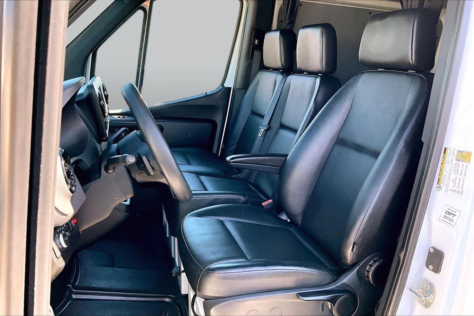Used 2023 Mercedes-Benz Sprinter 2500 image 8