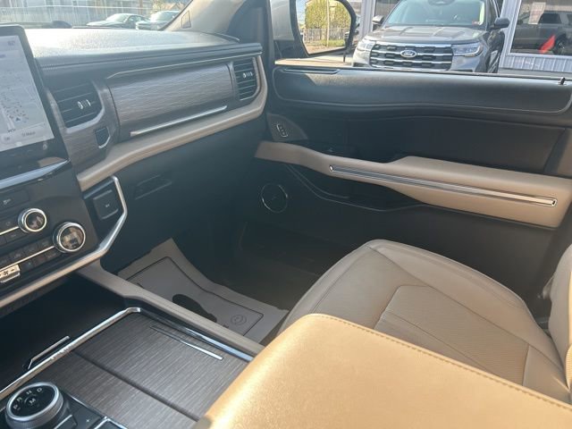 Used 2024 Ford Expedition Limited image 31