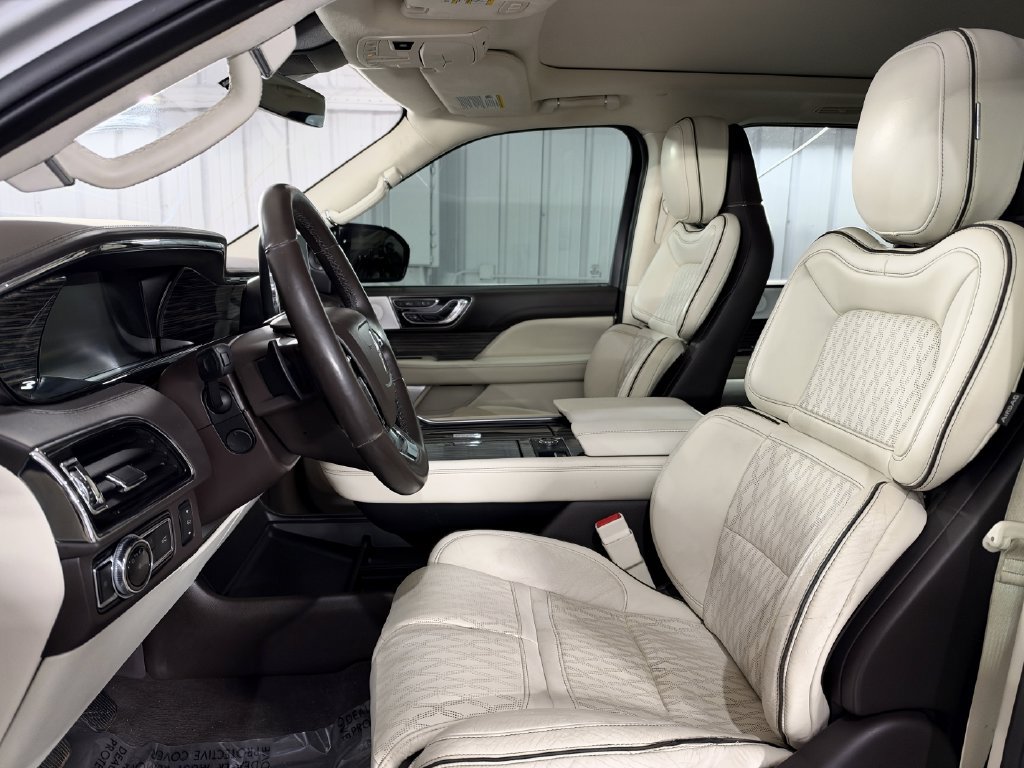 Used 2019 Lincoln Navigator Black Label w/ Cargo Package AWD/4WD image 17