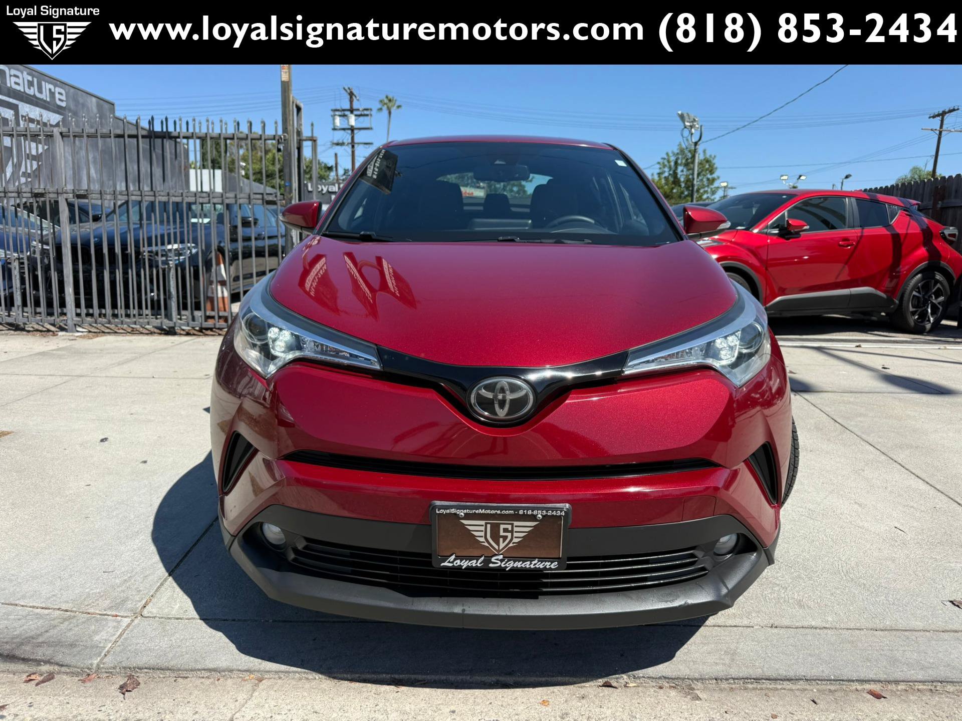 Used 2018 Toyota C-HR XLE FWD image 2