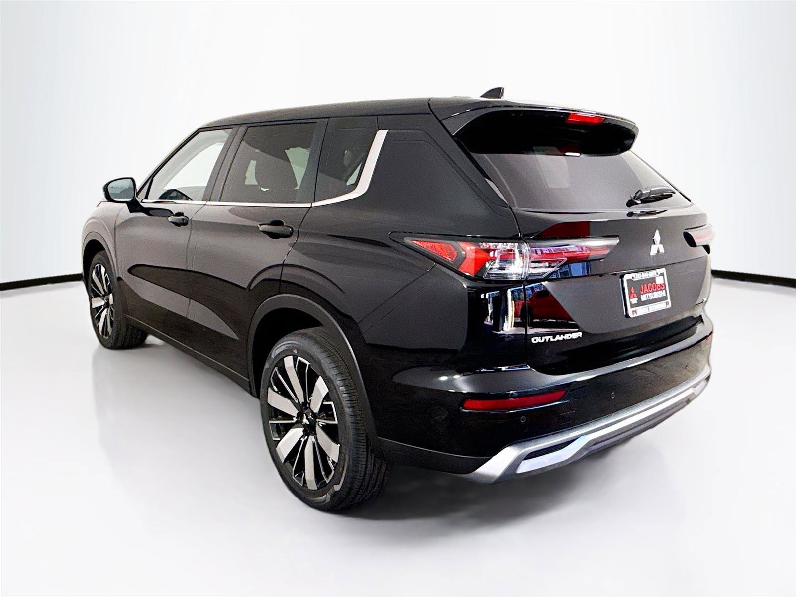 New 2026 Mitsubishi Outlander SE image 27