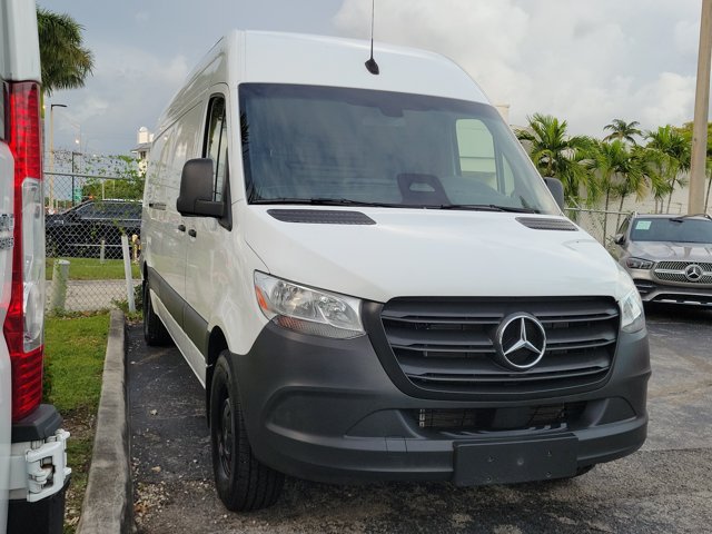 Used 2025 Mercedes-Benz Sprinter 2500 image 2