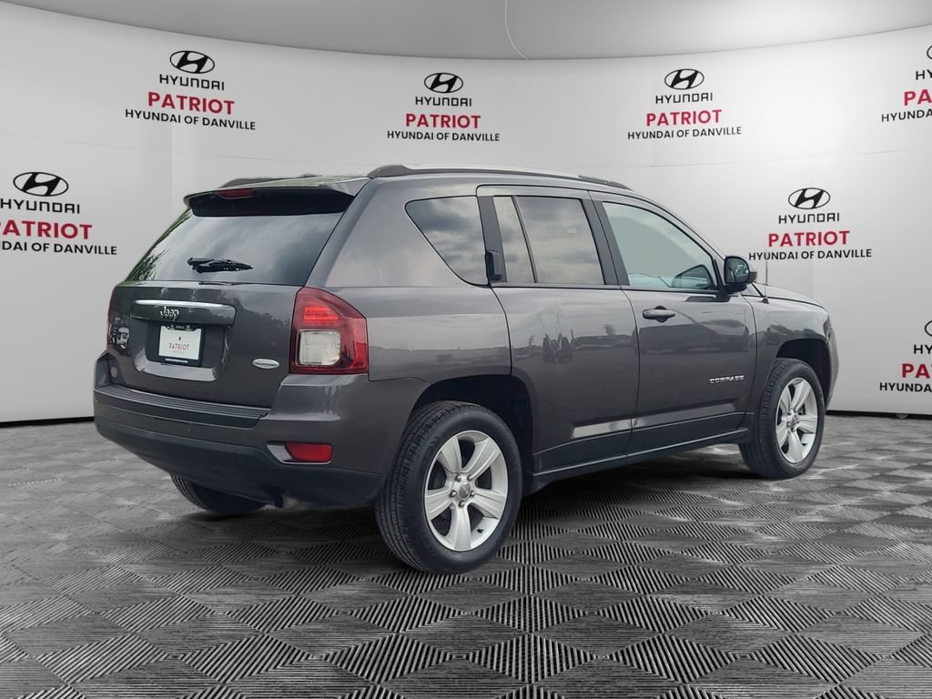 Used 2015 Jeep Compass Latitude FWD image 3