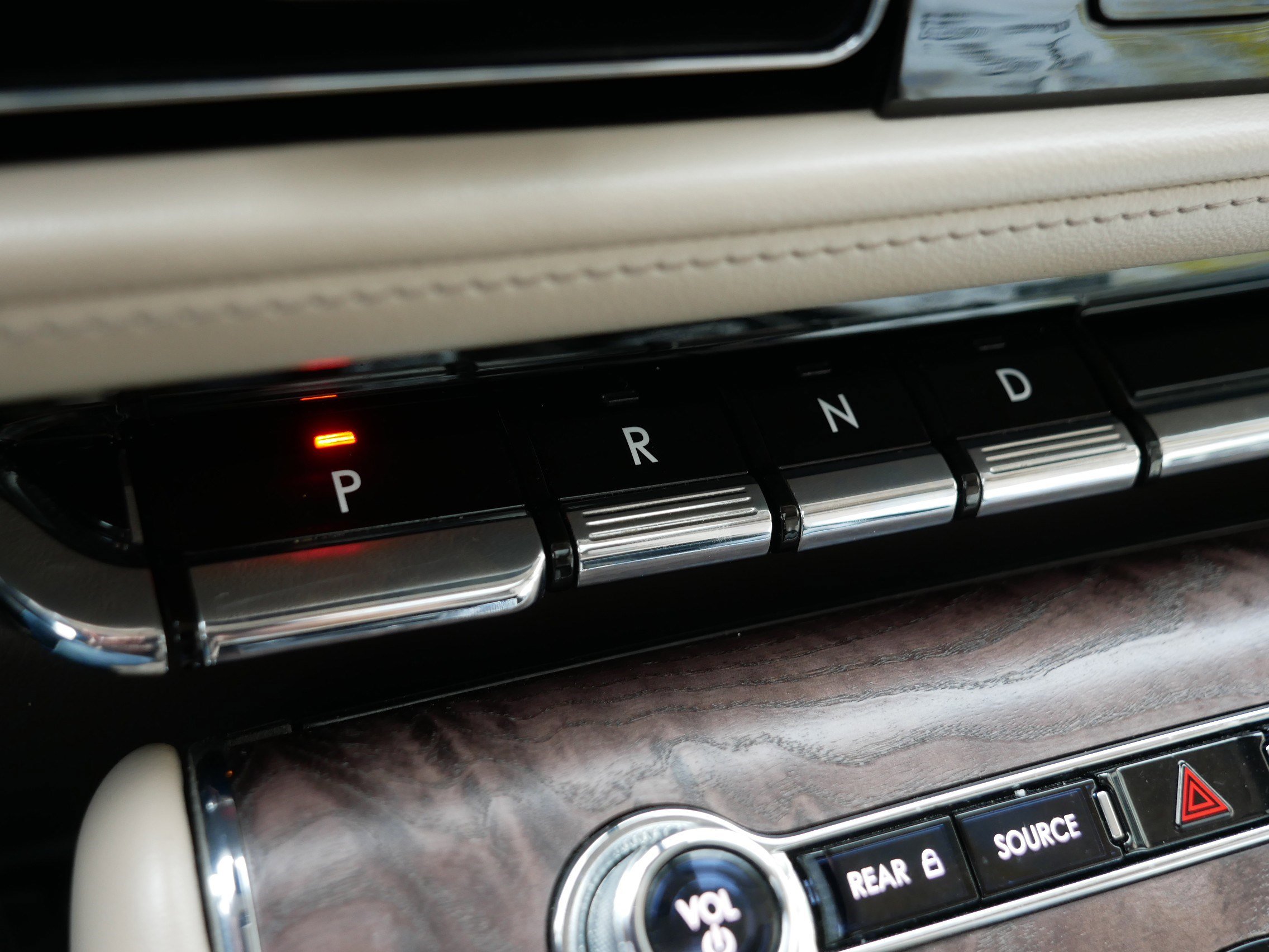 Used 2020 Lincoln Aviator Reserve w/ Equipment Group 202A image 24