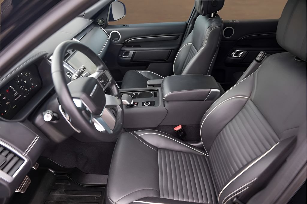 Used 2024 Land Rover Discovery Metropolitan Edition AWD/4WD image 9