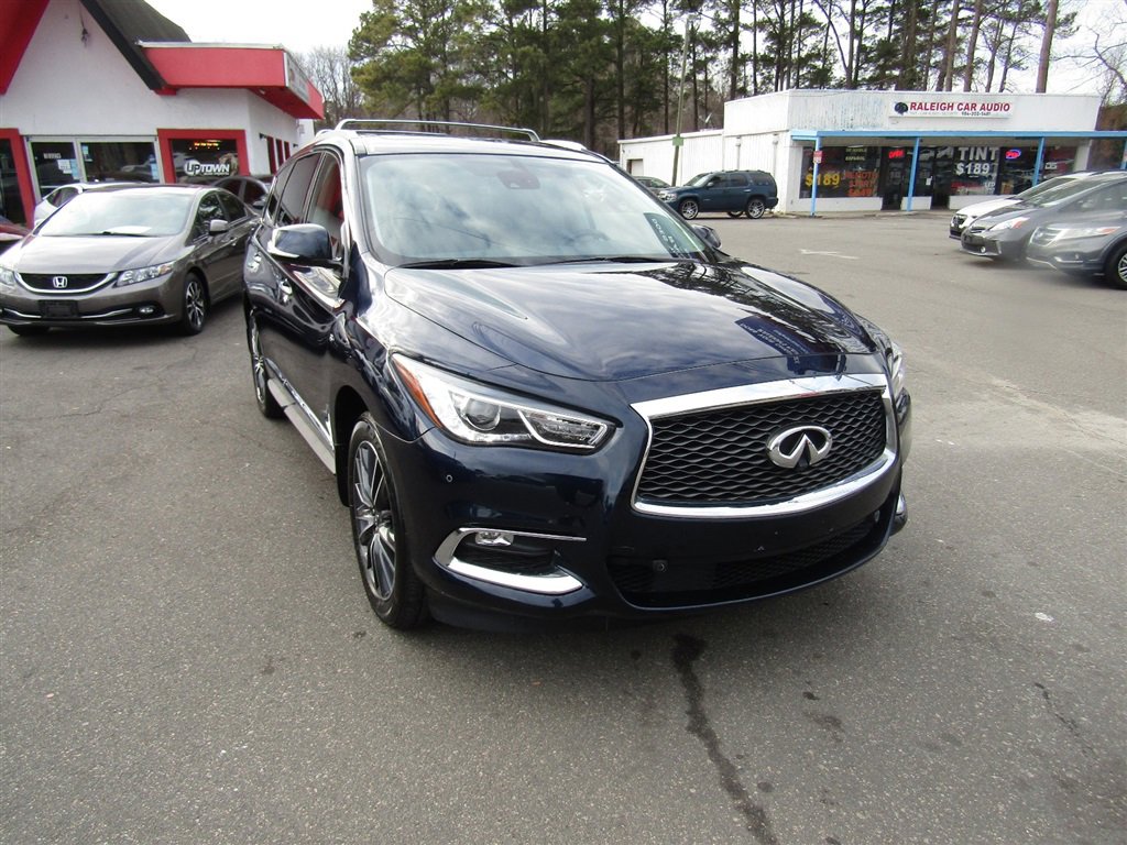 Used 2017 INFINITI QX60 Luxe w/ Deluxe Technology Package image 11