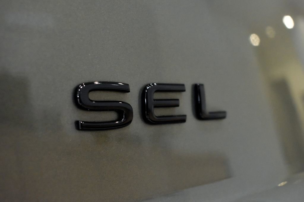 Used 2025 Volkswagen Atlas Cross Sport SEL R-Line AWD/4WD image 14