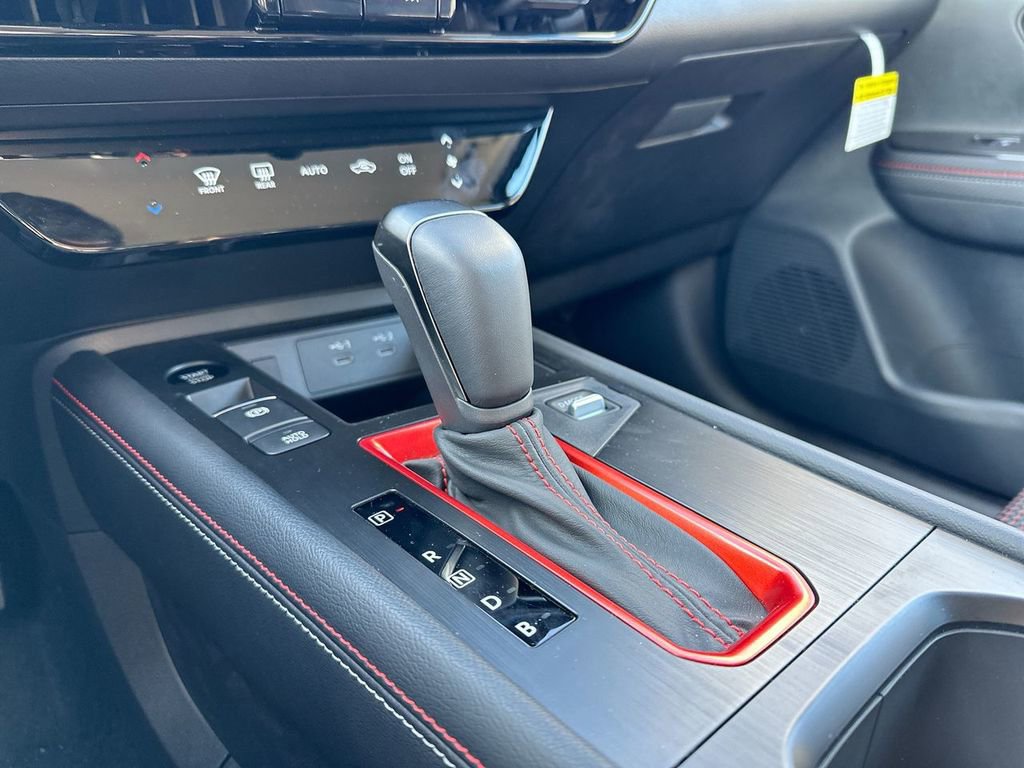 New 2025 Nissan Kicks SR image 31