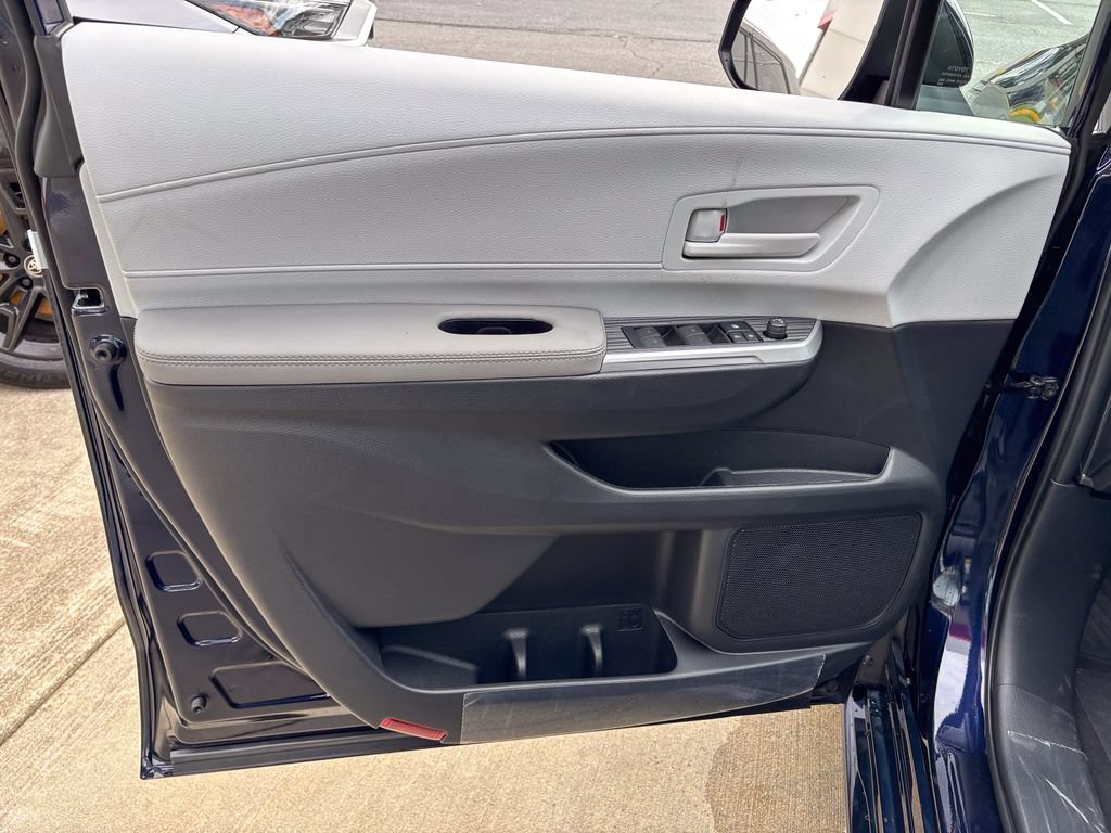 New 2026 Toyota Sienna LE FWD image 8
