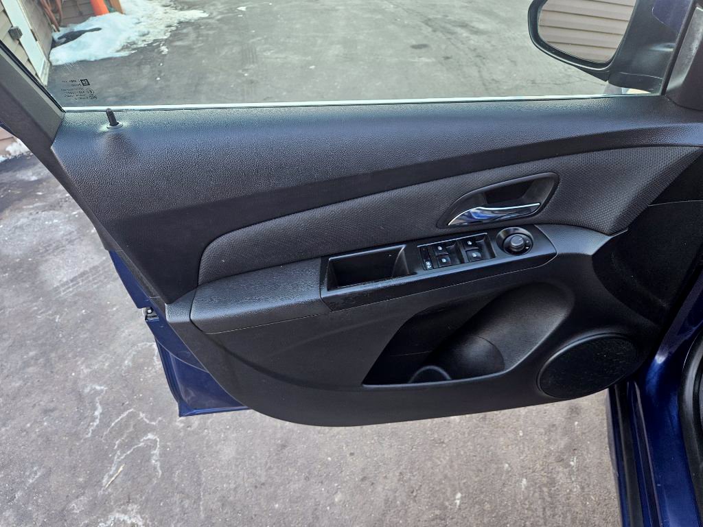 Used 2013 Chevrolet Cruze LT FWD image 12