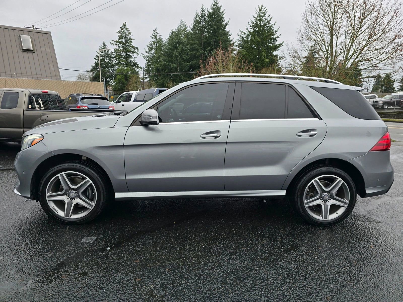 Used 2016 Mercedes-Benz GLE 400 4MATIC image 2