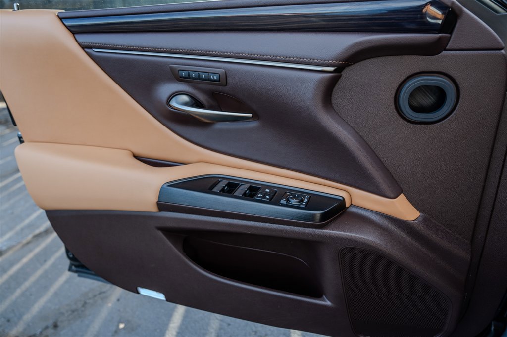 Used 2020 Lexus ES 350 w/ Premium Package image 25